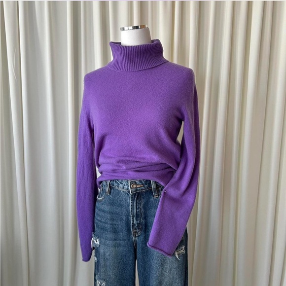 Vintage Lord & Taylor 100% Cashmere Turtle Neck in Purple size Large. - Picture 4 of 7